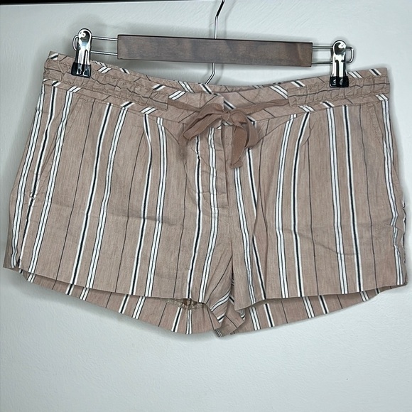 BCBGMAXAZRIA TAN AND BLACK PINSTRIPED SHORTS Sz 6 Symone Linen The Short Shorts - Picture 1 of 8